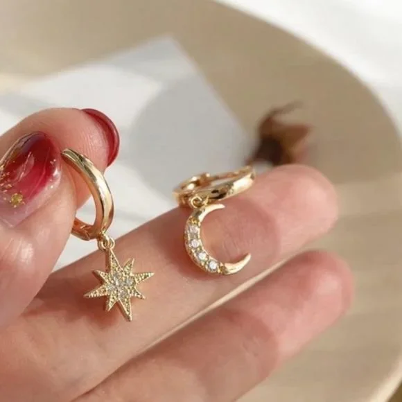 NEW 18K GOLD DIAMOND MOON STAR HOOPS - Picture 2 of 5